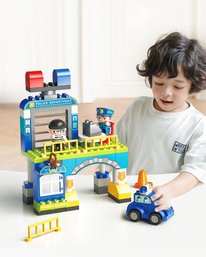 Stavebnice policejní stanice, 63 dílků, pro děti od 3 let