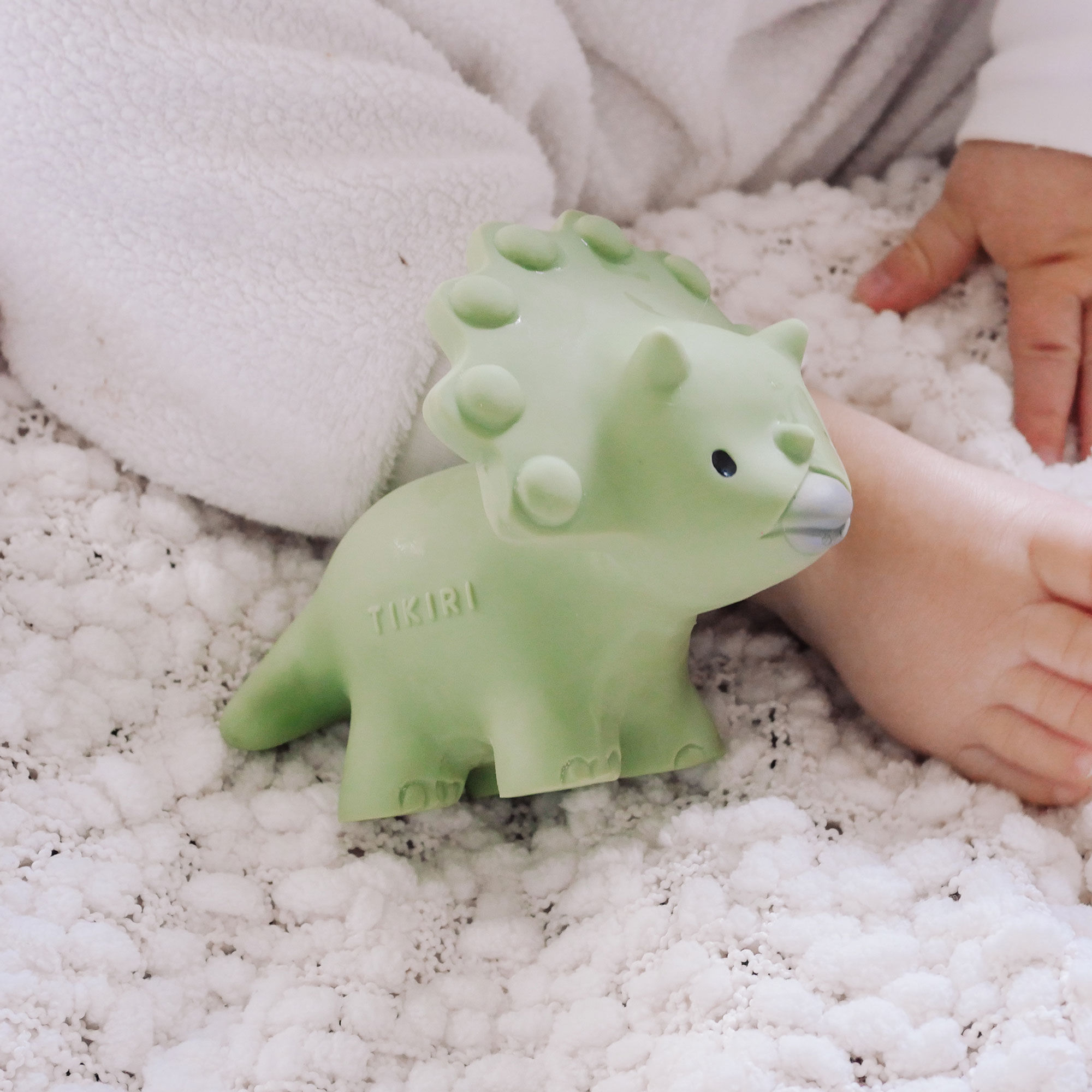 Tikiri Dinos – chrastítko a kousátko z přírodní gumy