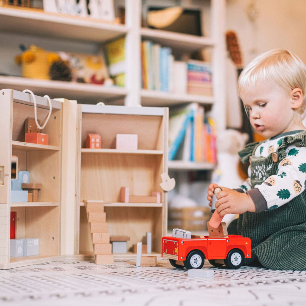 Bigjigs Toys Rozkládací domeček s příslušenstvím