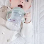 b.box Hrneček s pítkem 4m+ - světle zelený 240 ml