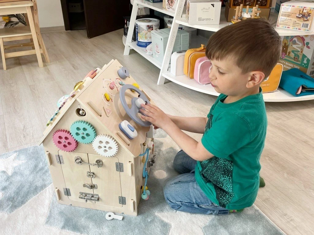 eliNeli Dřevěný activity board domeček - natur